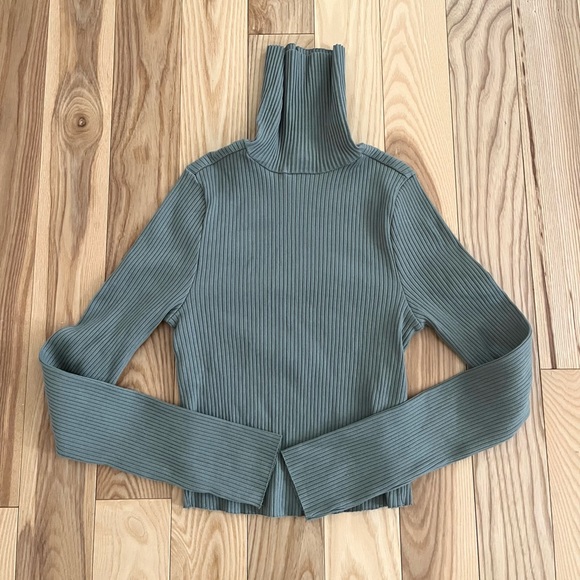 New ASOS Cropped Petite Turtleneck - Picture 5 of 5